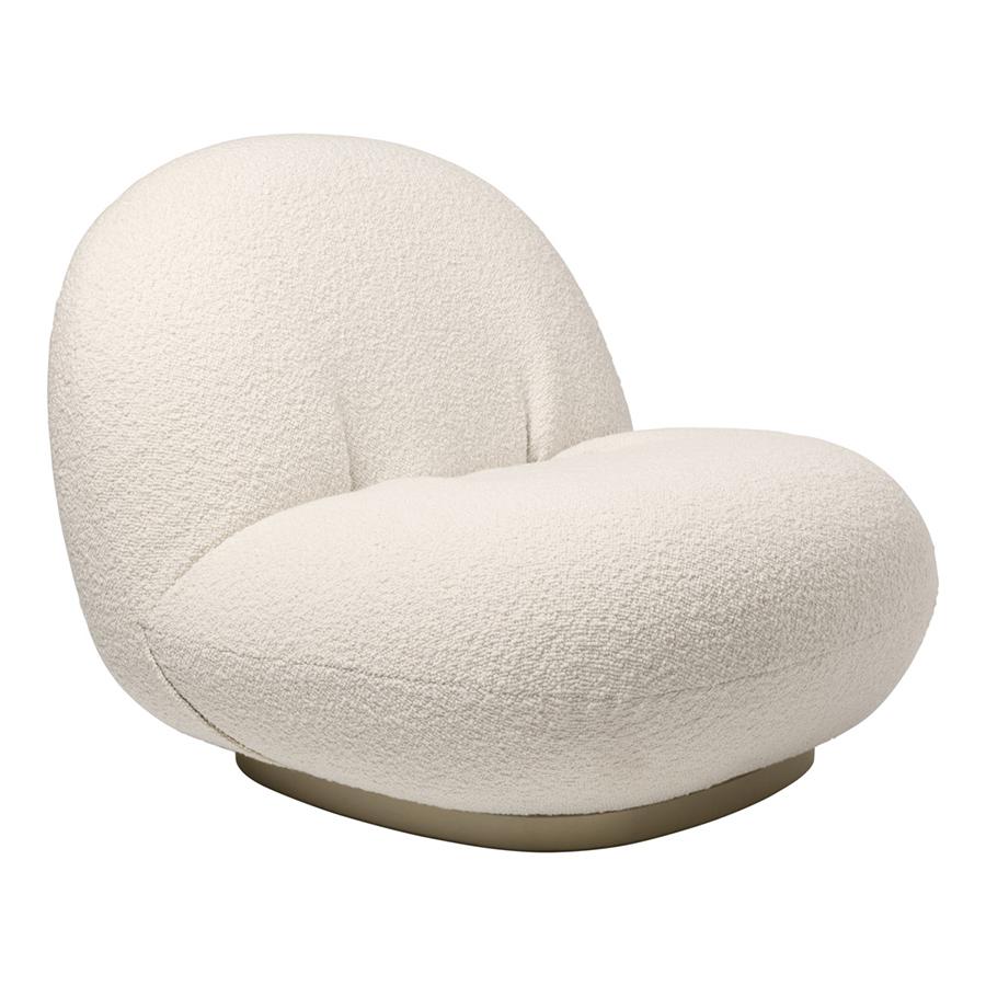 GUBI fauteuil PACHA LOUNGE CHAIR (Cat. D Dedar Karakorum 001 - tissu et bois finition Pearl Gold)