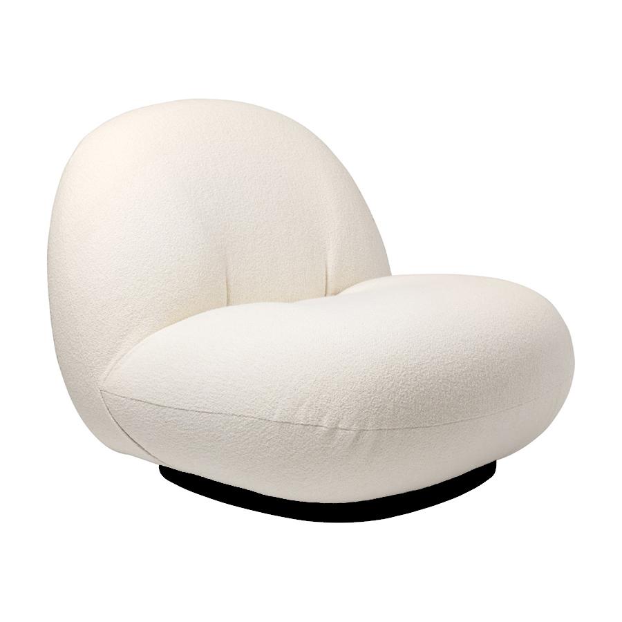 GUBI fauteuil PACHA LOUNGE CHAIR (Cat. B Harp Ivory 24 - tissu et bois finition Soft Black Semi Matt