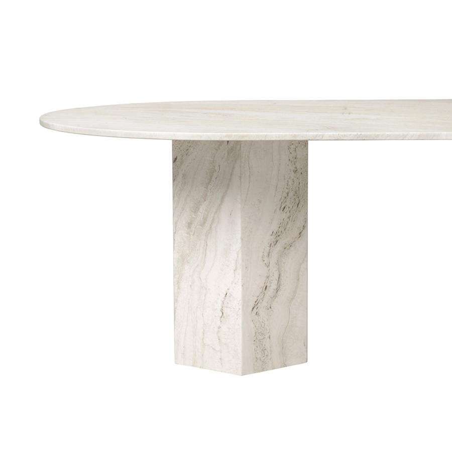GUBI table elliptique EPIC DINING TABLE