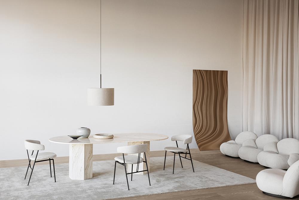 GUBI table elliptique EPIC DINING TABLE