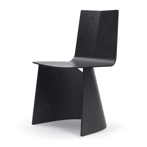 CLASSICON chaise VENUS (Chêne peint en noir - bois massif)