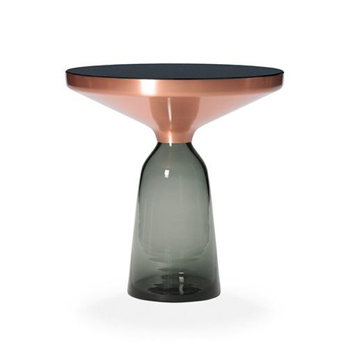 CLASSICON table BELL SIDE TABLE avec la structure en cuivre (gris quartz - Plateau en cristal noir e