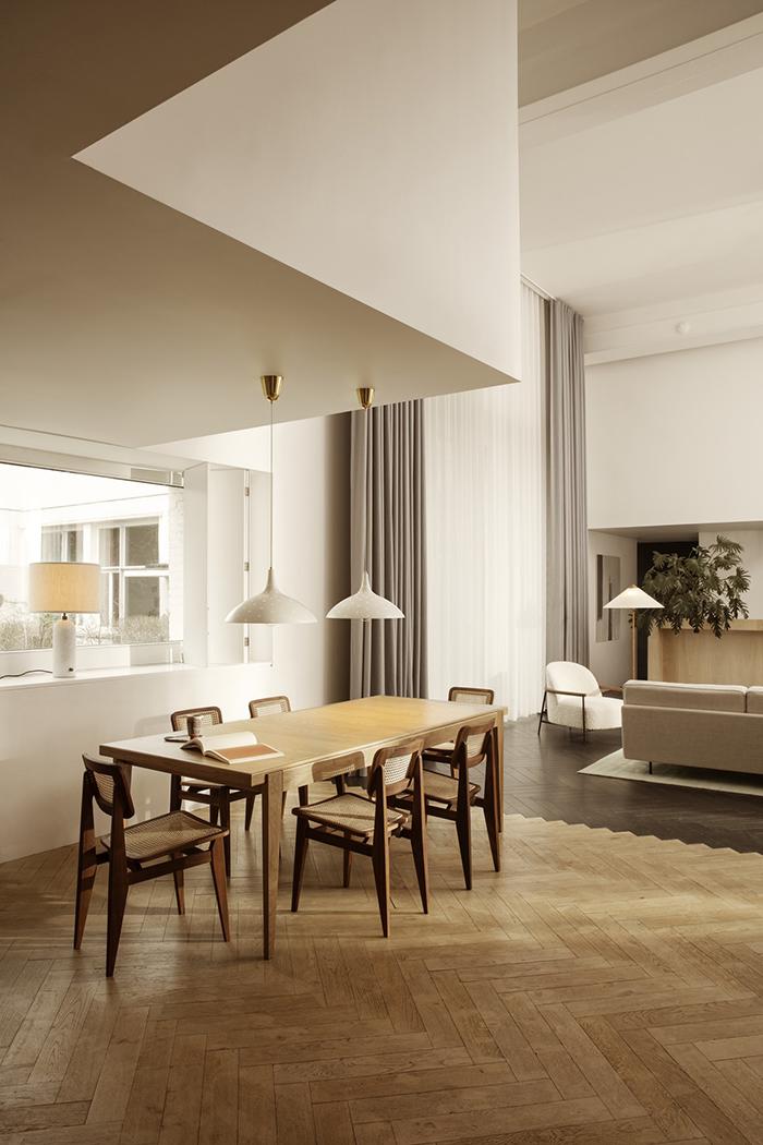 GUBI chaise C-CHAIR All French Cane