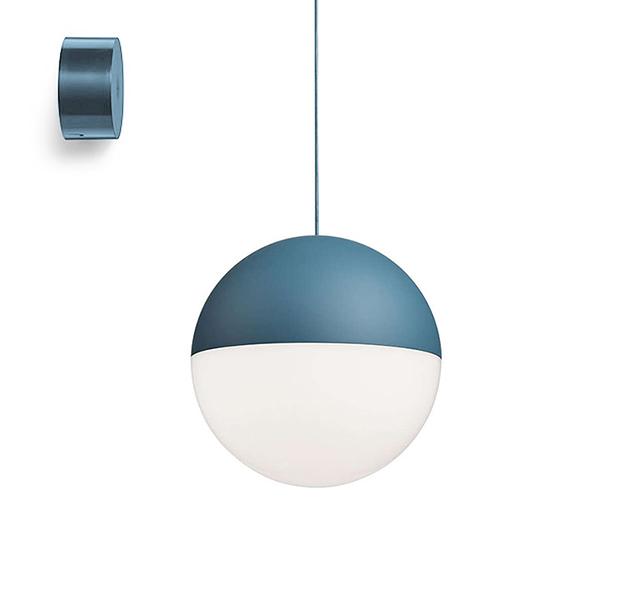 FLOS lampe à suspension STRING LIGHT SPHÈRE 12 mètres avec rosace au mur BLEU