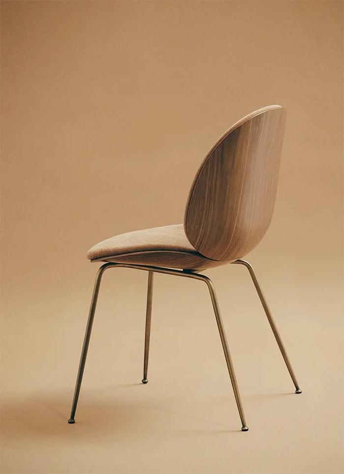 GUBI chaise rembourrée BEETLE 3D VENEER