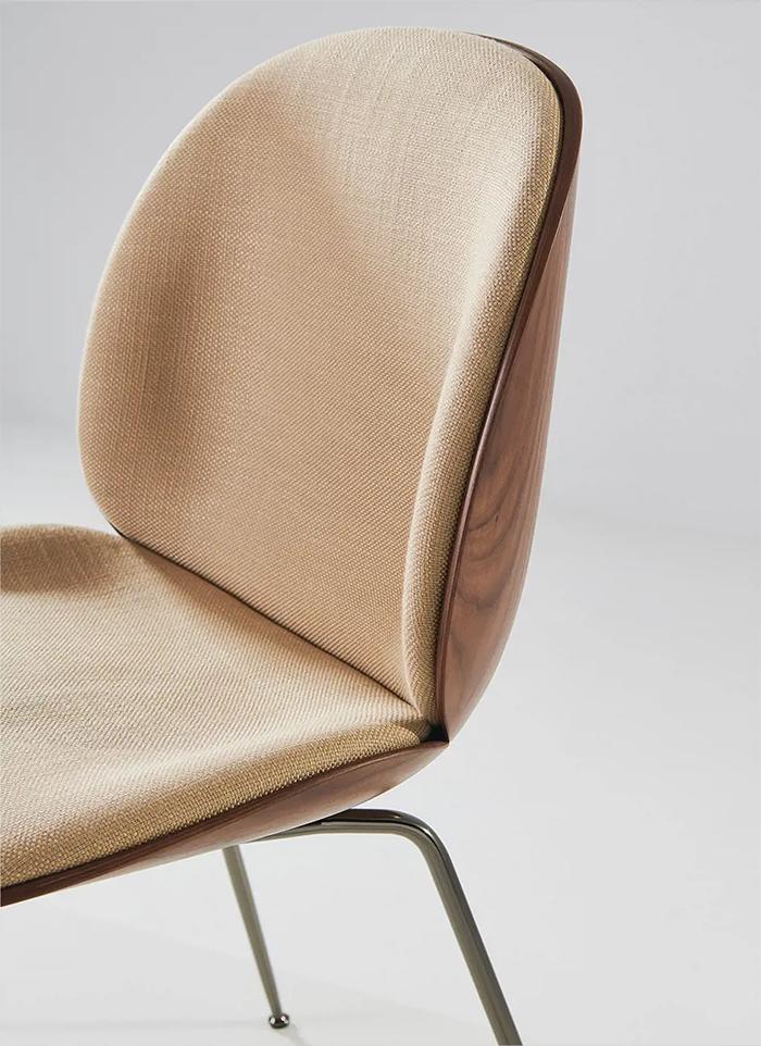 GUBI chaise rembourrée BEETLE 3D VENEER