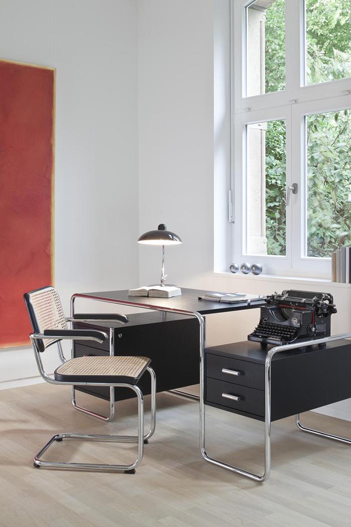 THONET cantilever chair with arms S 64 V