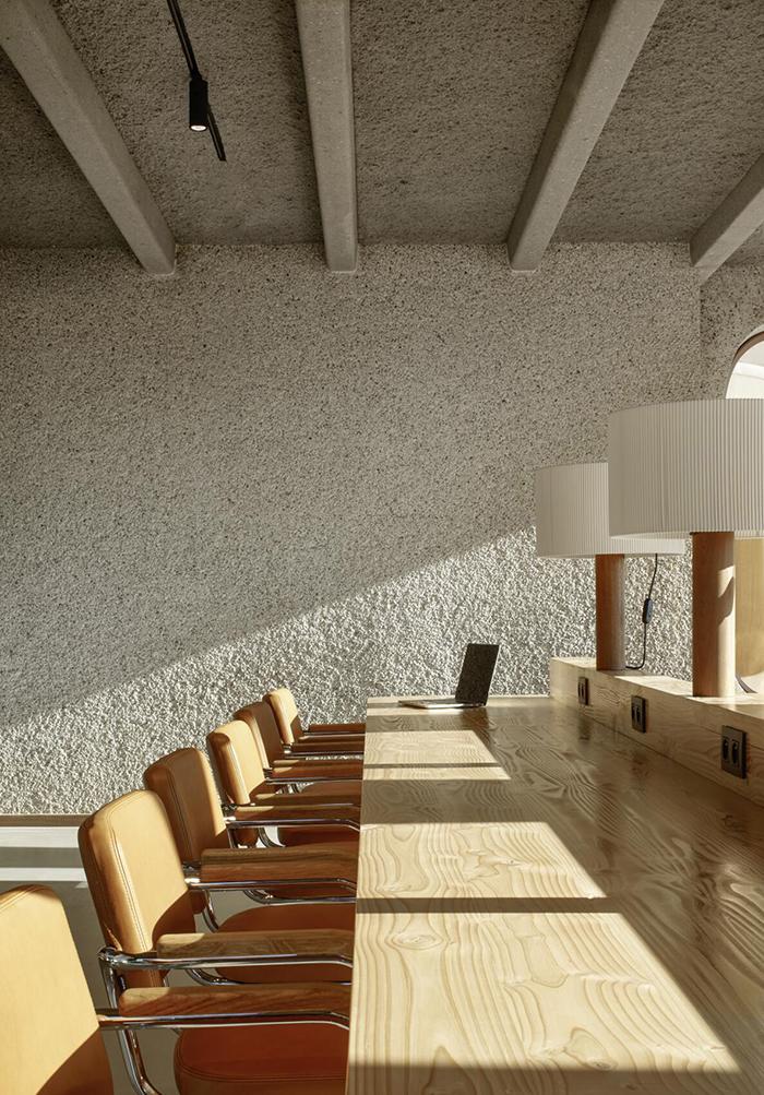 THONET cantilever chair S 64 PV with arms and full padding