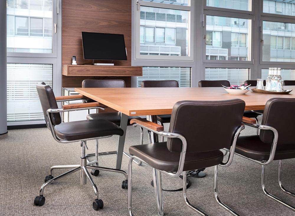 THONET chaise sur roulettes S 64 PVDR avec accoudoirs et rembourrage complet