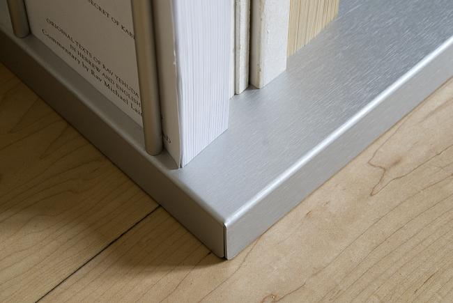 KRIPTONITE bibliothèque murale KROSSING MAXI H 137 cm avec base pour support au sol