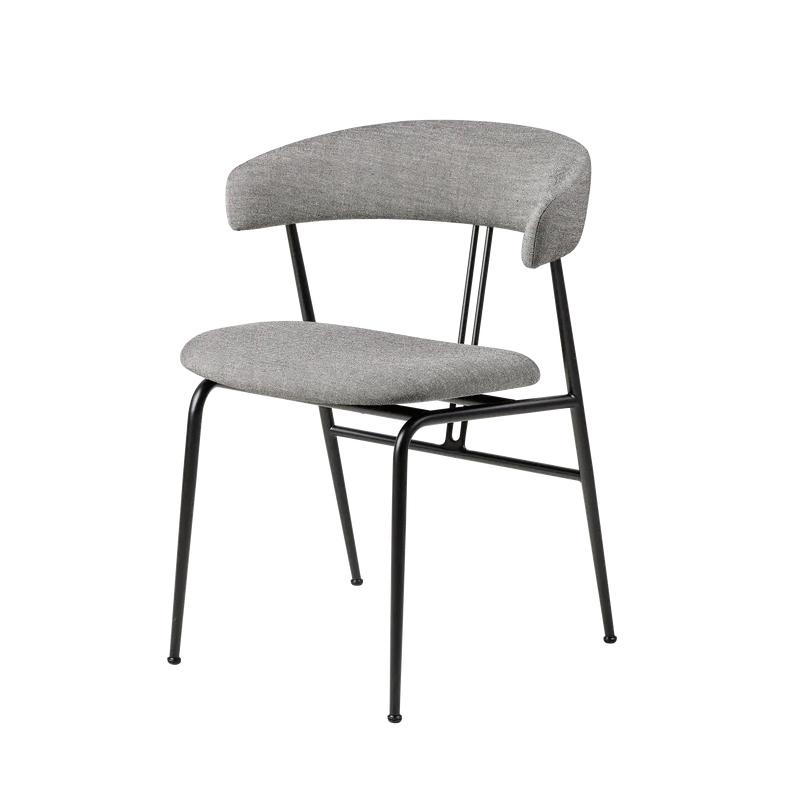 GUBI chaise avec accoudoirs et rembourrage total VIOLIN