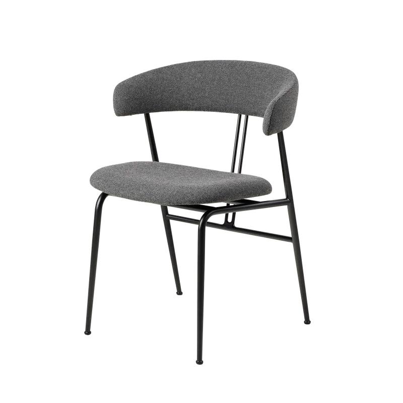 GUBI chaise avec accoudoirs et rembourrage total VIOLIN