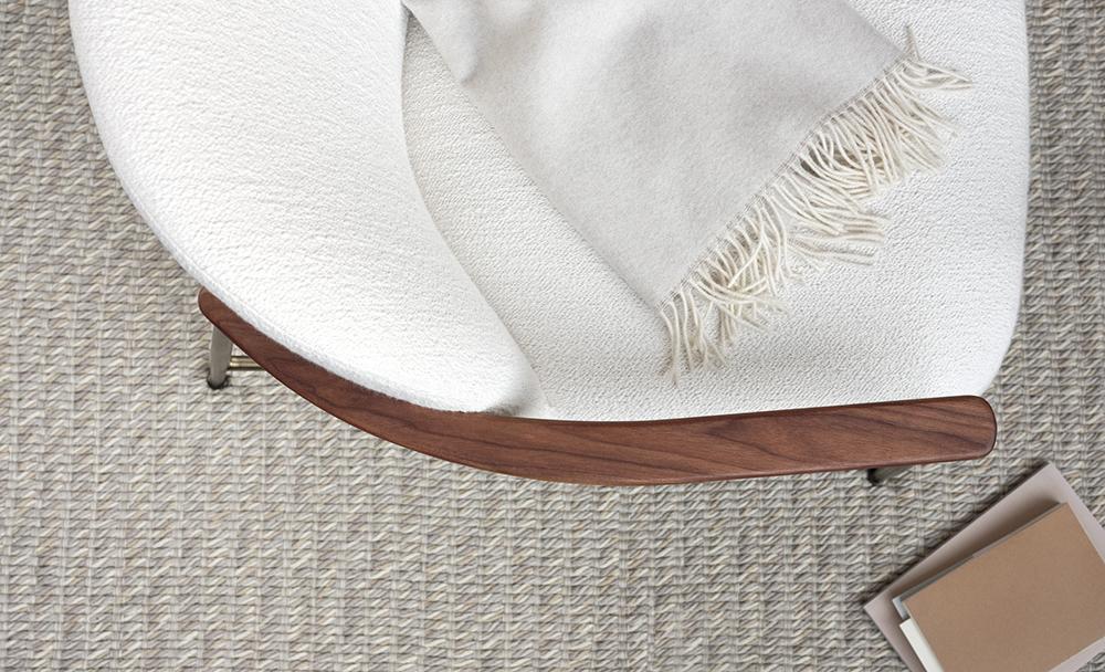 GUBI fauteuil avec accoudoirs SEJOUR LOUNGE CHAIR