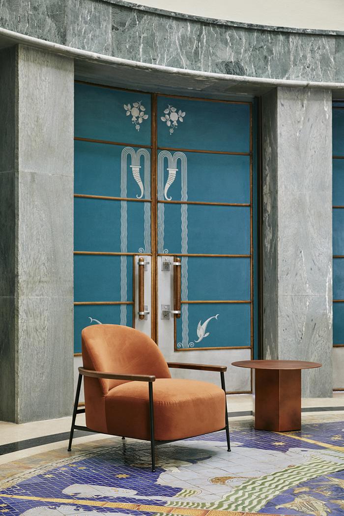 GUBI fauteuil avec accoudoirs SEJOUR LOUNGE CHAIR