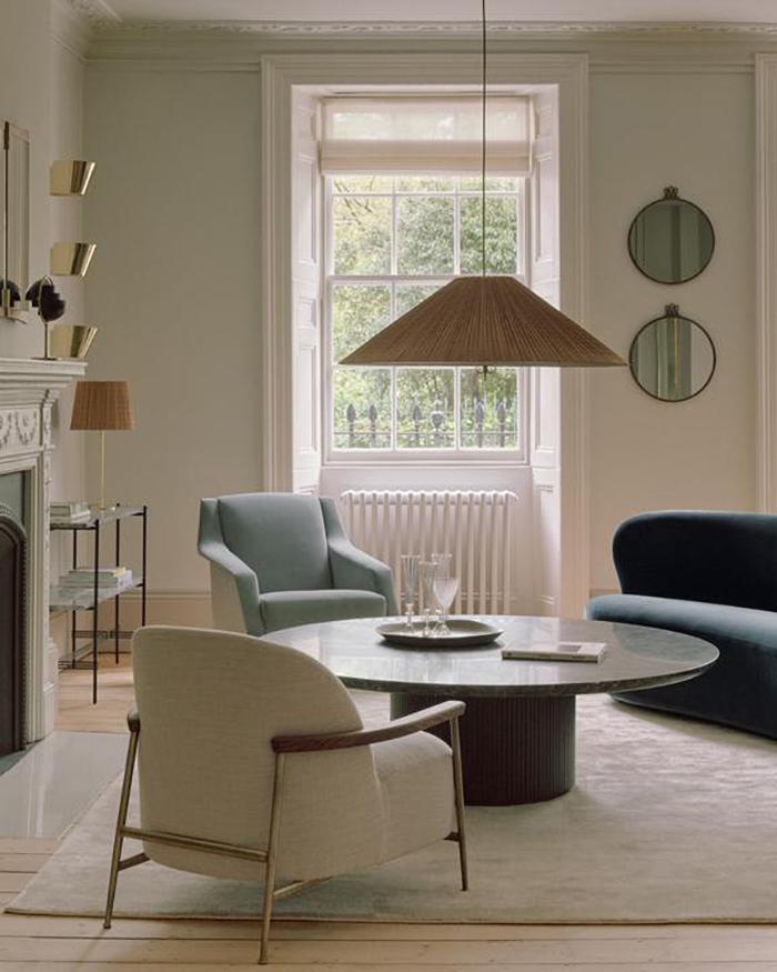 GUBI fauteuil avec accoudoirs SEJOUR LOUNGE CHAIR