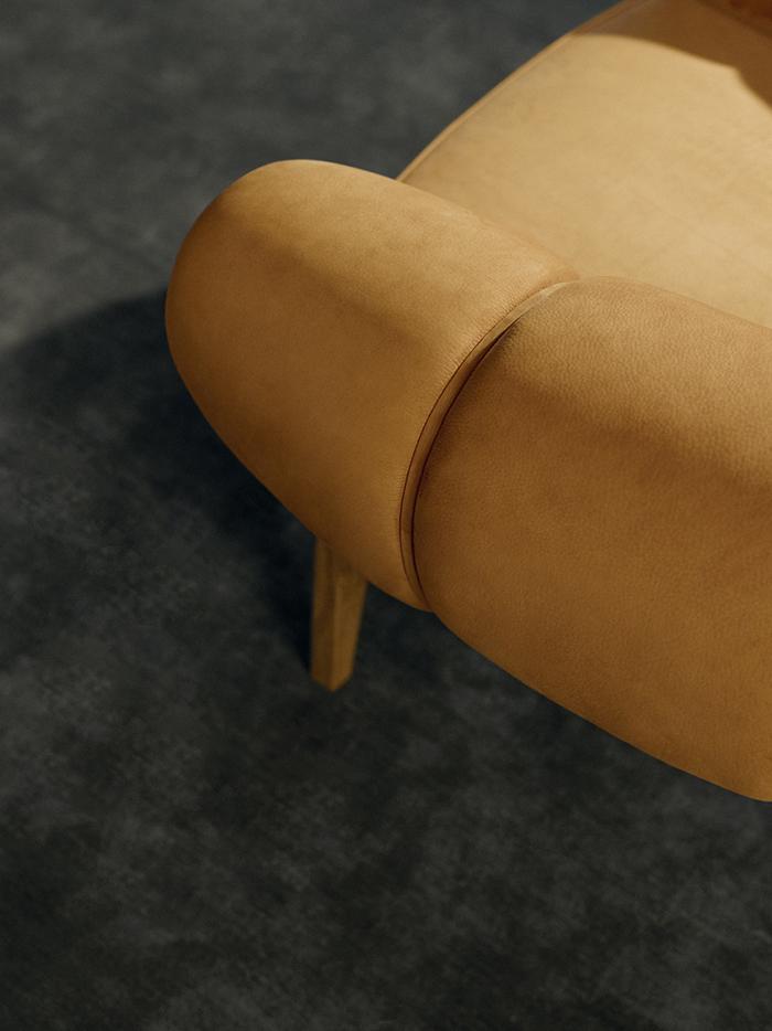 GUBI fauteuil CROISSANT en cuir