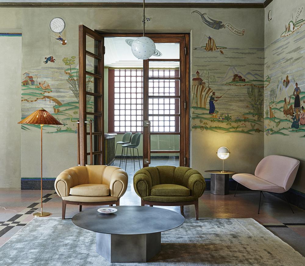 GUBI fauteuil CROISSANT en tissu