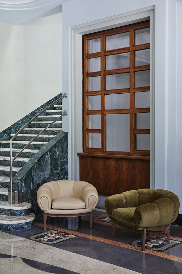 GUBI fauteuil CROISSANT en tissu