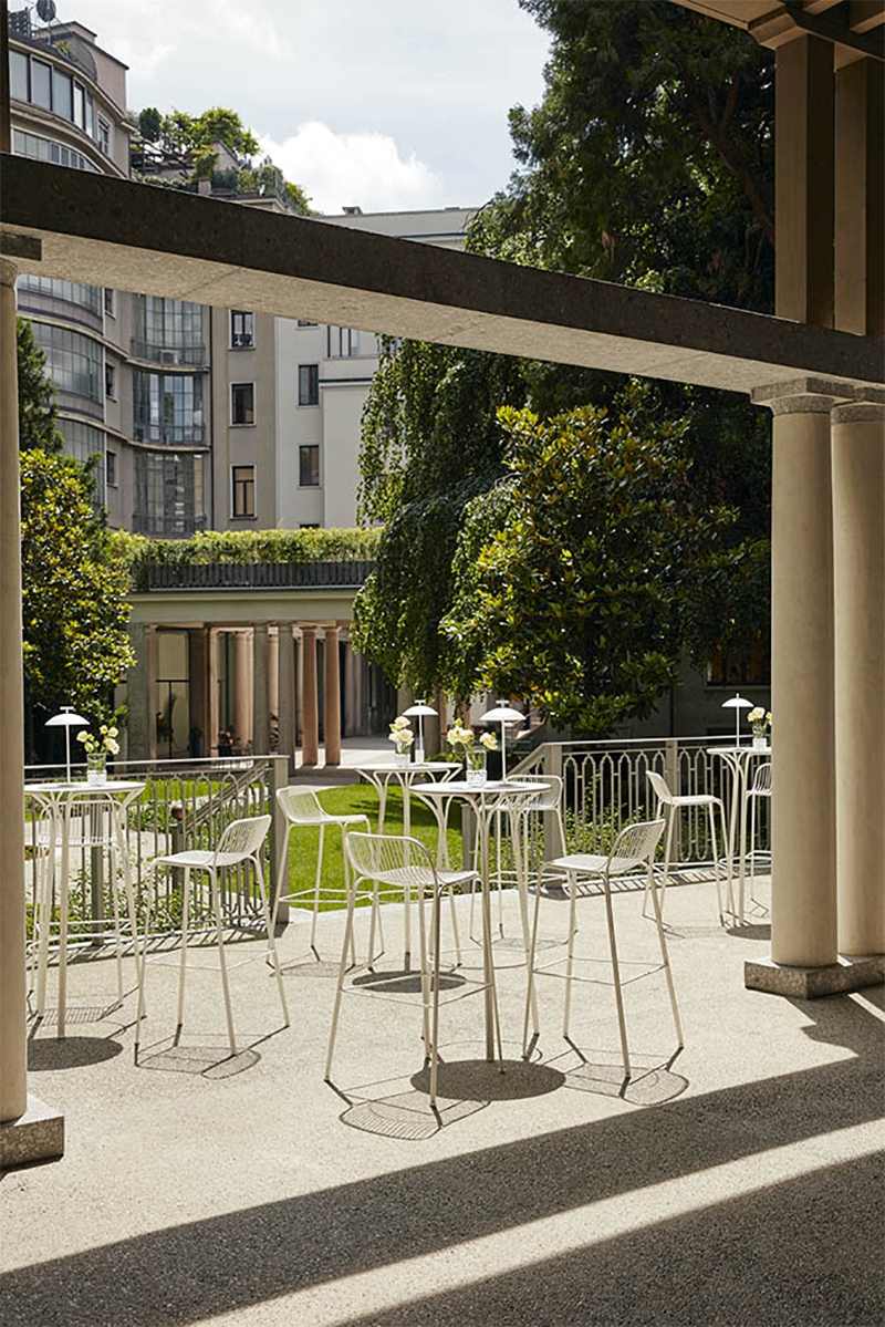 KARTELL outdoor high table HIRAY