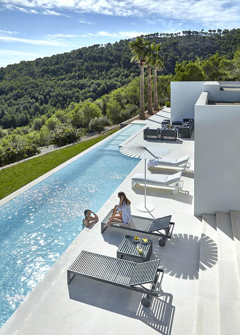 GANDIA BLASCO outdoor sunbed with wheels DNA CHAISE LOUNGE