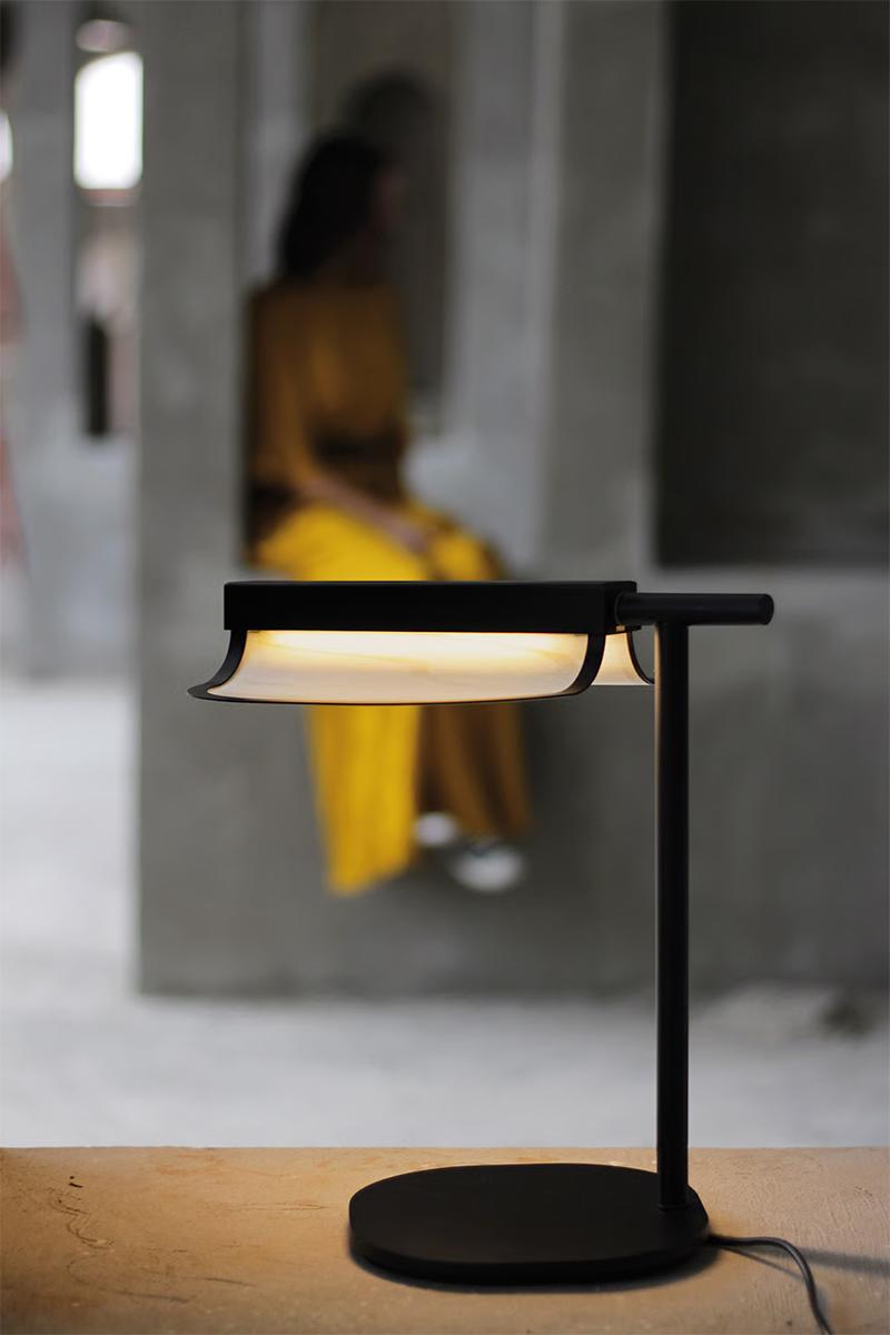 LZF LUZIFER lampe de table OMMA 1 LEAF 3000K, structure noire