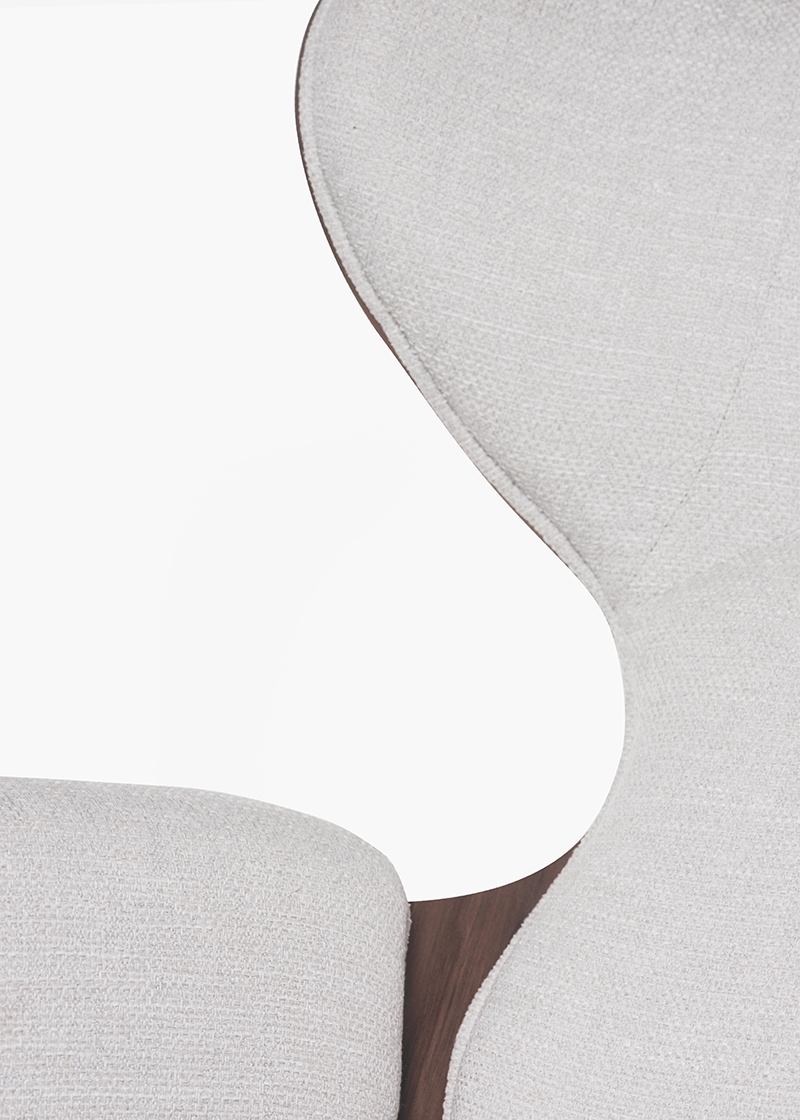 BD BARCELONA DESIGN armchair LOUNGER in walnut finish upholstered in light grey Gaudi fabric TG02